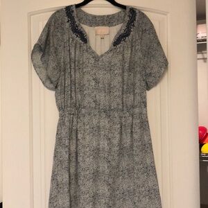 Navy and white cinched waist v neck short sleeve dress